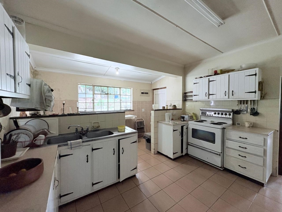 6 Bedroom Property for Sale in Leonard KwaZulu-Natal