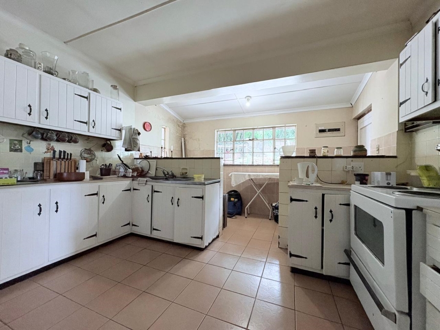 6 Bedroom Property for Sale in Leonard KwaZulu-Natal