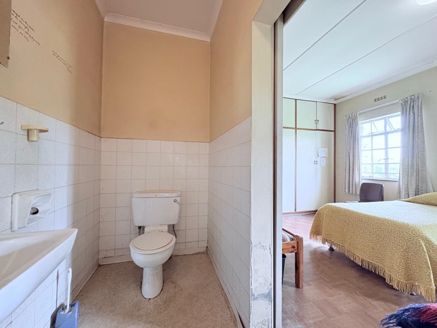 6 Bedroom Property for Sale in Leonard KwaZulu-Natal