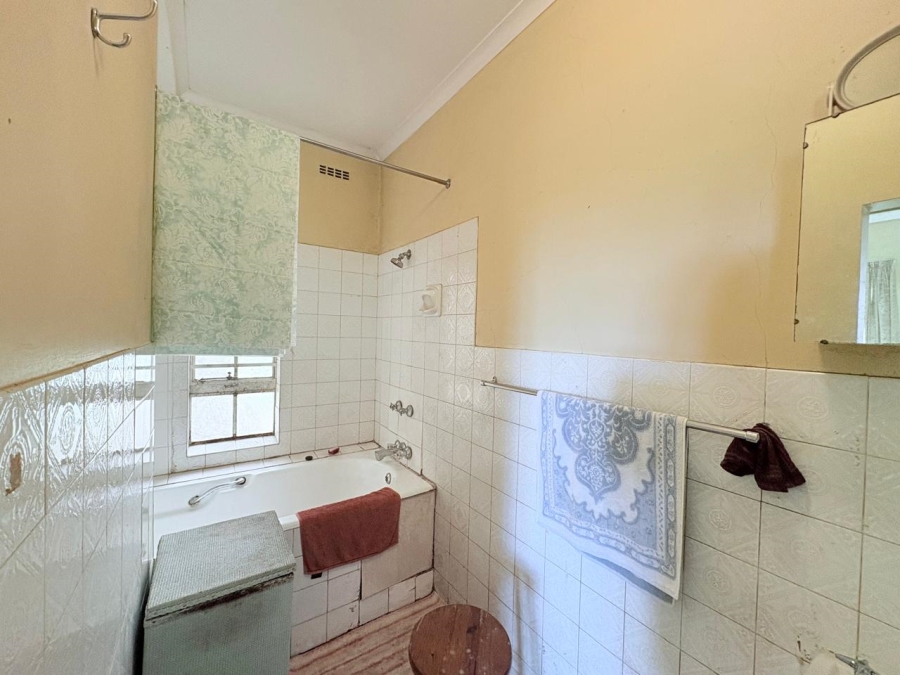 6 Bedroom Property for Sale in Leonard KwaZulu-Natal