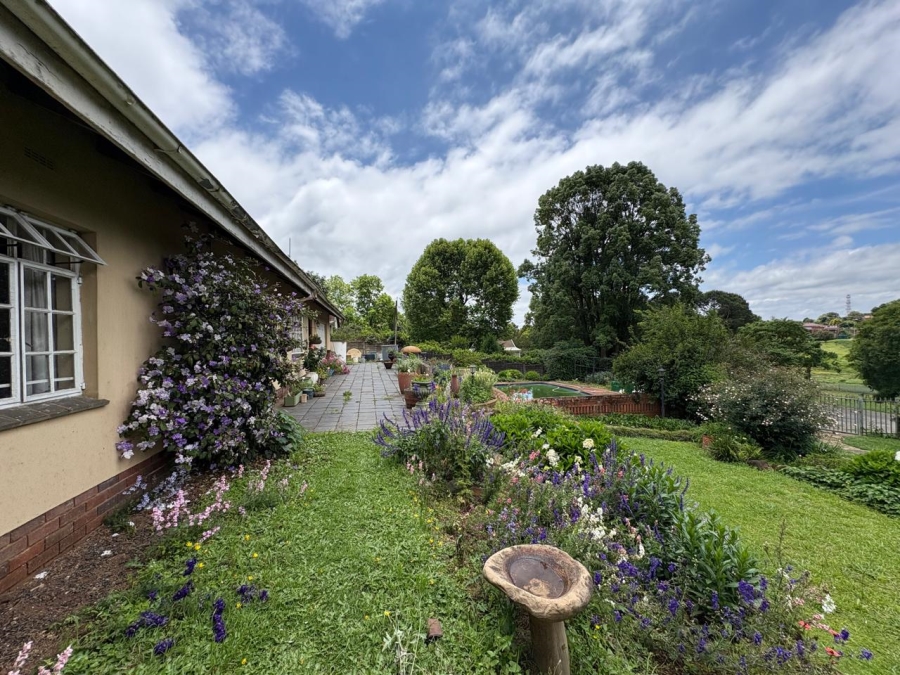 6 Bedroom Property for Sale in Leonard KwaZulu-Natal