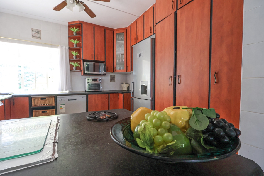 4 Bedroom Property for Sale in Amanzimtoti KwaZulu-Natal