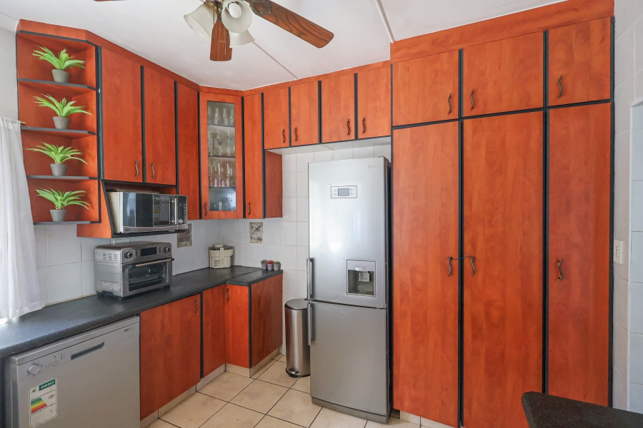 4 Bedroom Property for Sale in Amanzimtoti KwaZulu-Natal