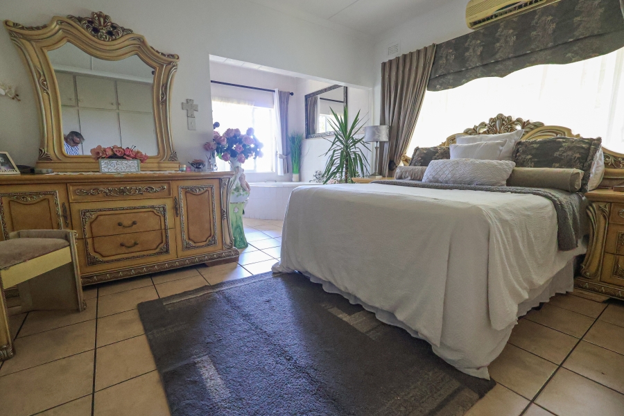 4 Bedroom Property for Sale in Amanzimtoti KwaZulu-Natal