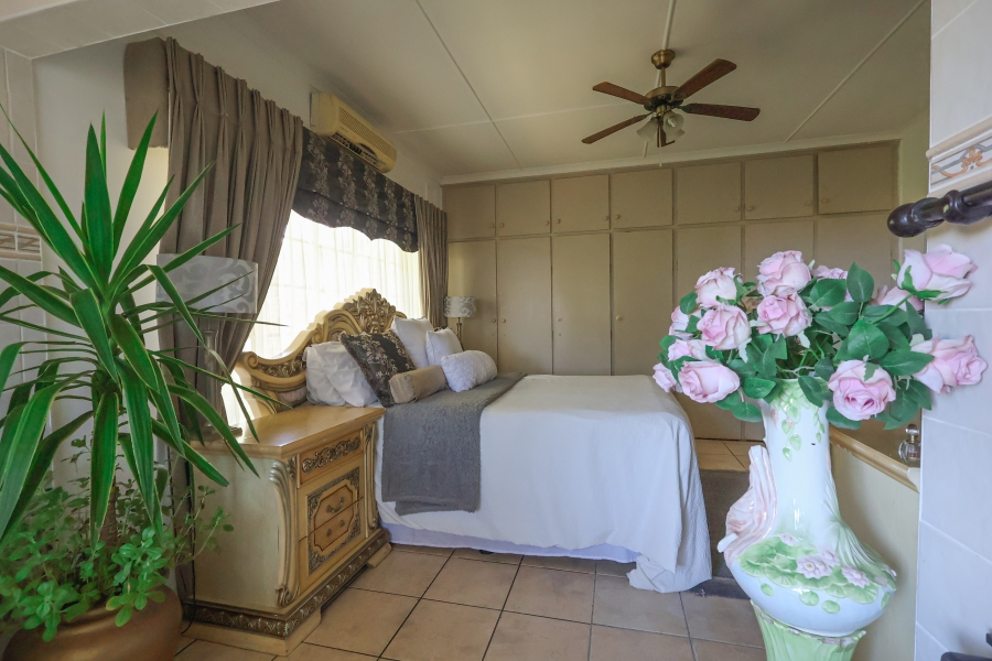 4 Bedroom Property for Sale in Amanzimtoti KwaZulu-Natal