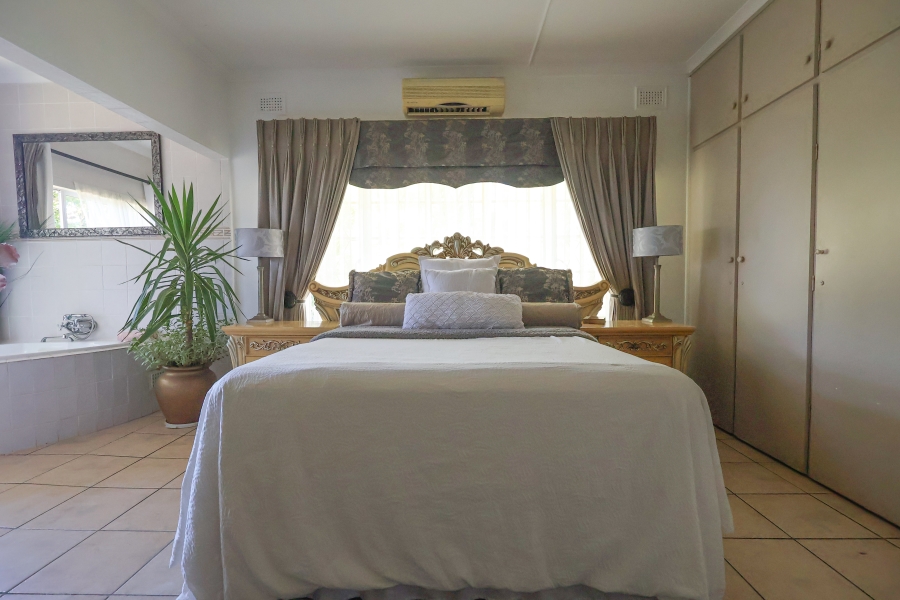 4 Bedroom Property for Sale in Amanzimtoti KwaZulu-Natal