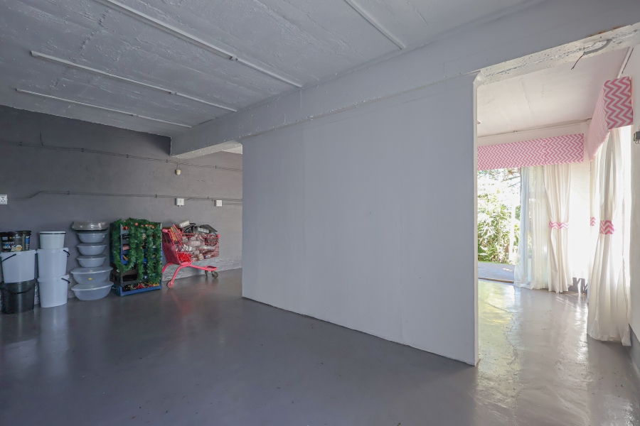 4 Bedroom Property for Sale in Amanzimtoti KwaZulu-Natal