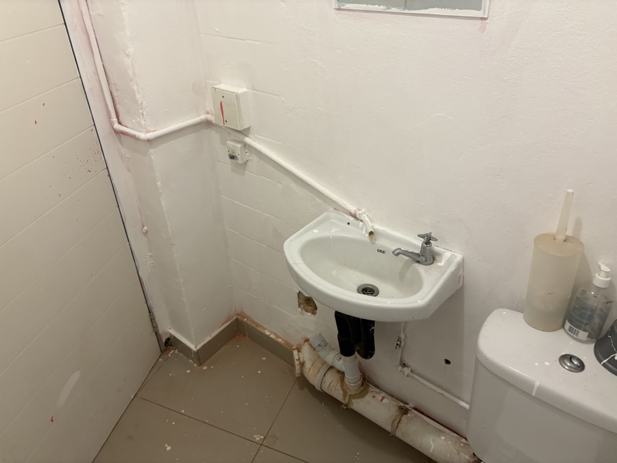 To Let Commercial Property for Rent in South Beach KwaZulu-Natal