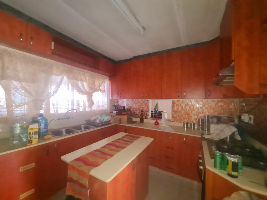 6 Bedroom Property for Sale in High Ridge KwaZulu-Natal