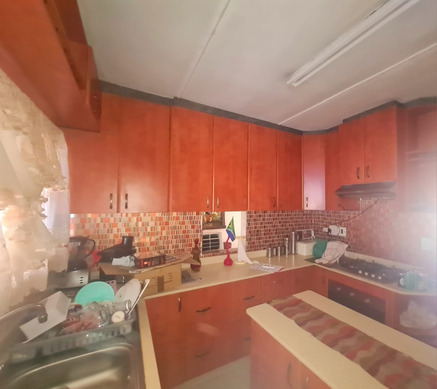 6 Bedroom Property for Sale in High Ridge KwaZulu-Natal
