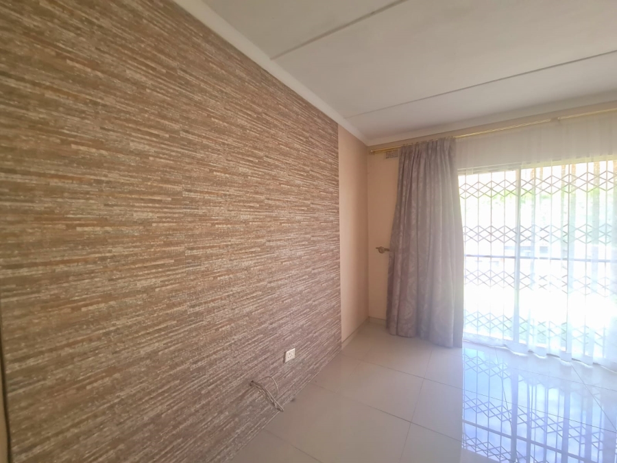 6 Bedroom Property for Sale in High Ridge KwaZulu-Natal