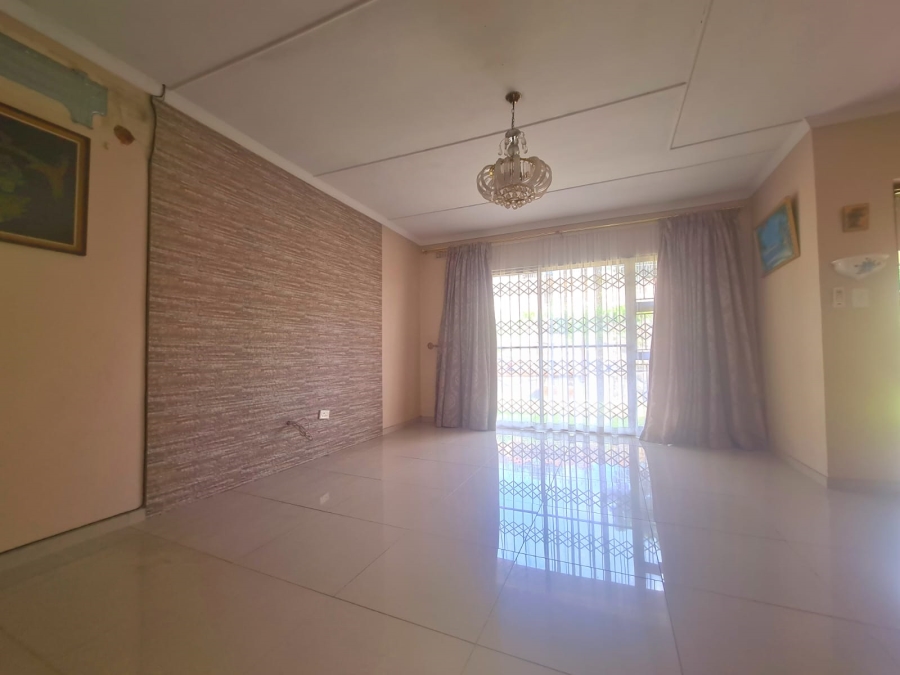 6 Bedroom Property for Sale in High Ridge KwaZulu-Natal