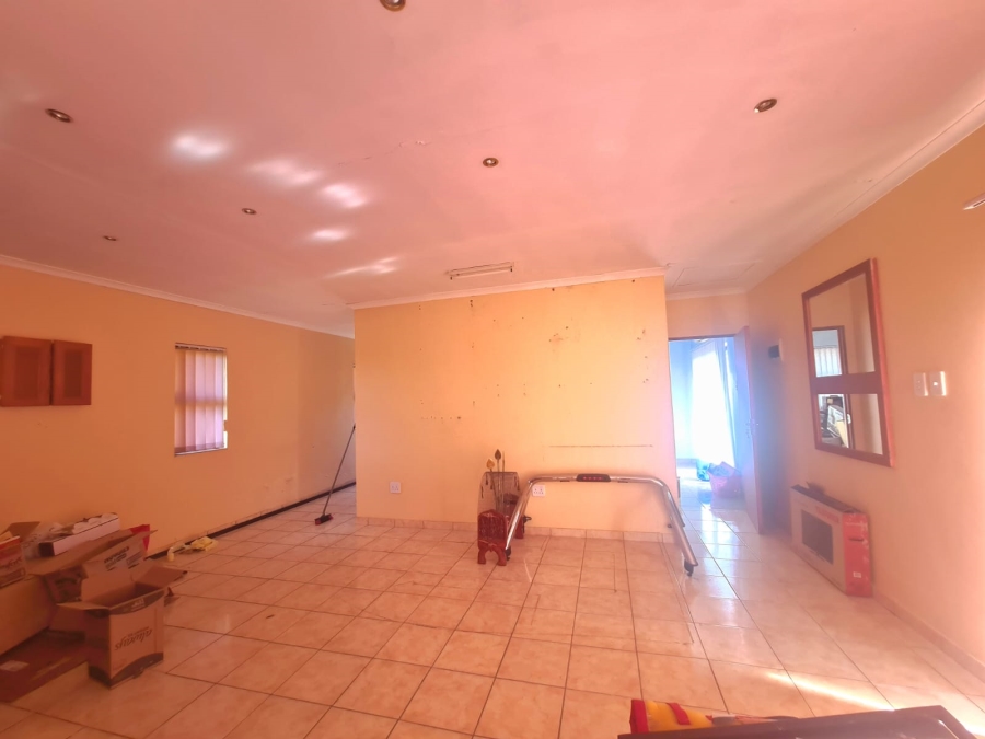 6 Bedroom Property for Sale in High Ridge KwaZulu-Natal