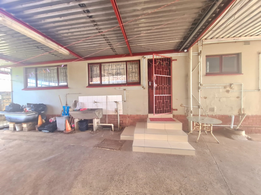 6 Bedroom Property for Sale in High Ridge KwaZulu-Natal