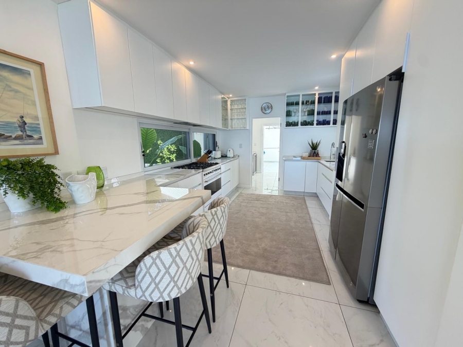 6 Bedroom Property for Sale in Willard Beach KwaZulu-Natal