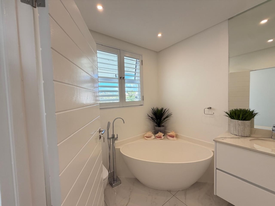 6 Bedroom Property for Sale in Willard Beach KwaZulu-Natal