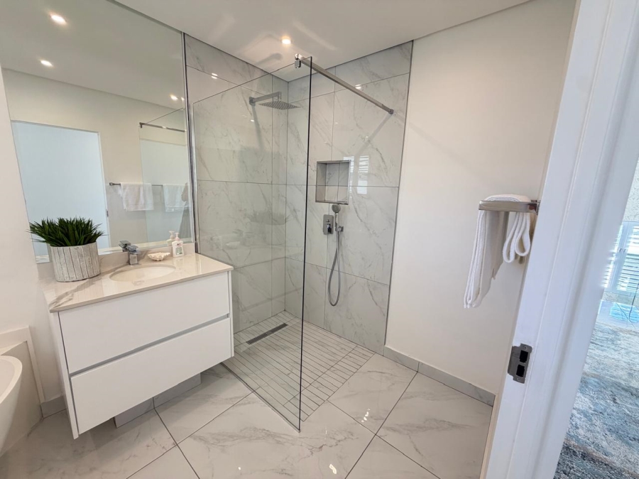 6 Bedroom Property for Sale in Willard Beach KwaZulu-Natal