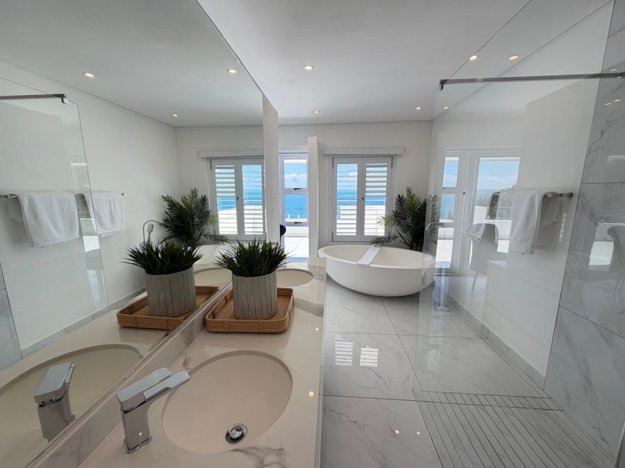 6 Bedroom Property for Sale in Willard Beach KwaZulu-Natal