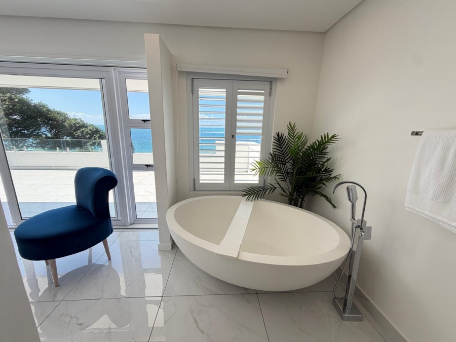 6 Bedroom Property for Sale in Willard Beach KwaZulu-Natal