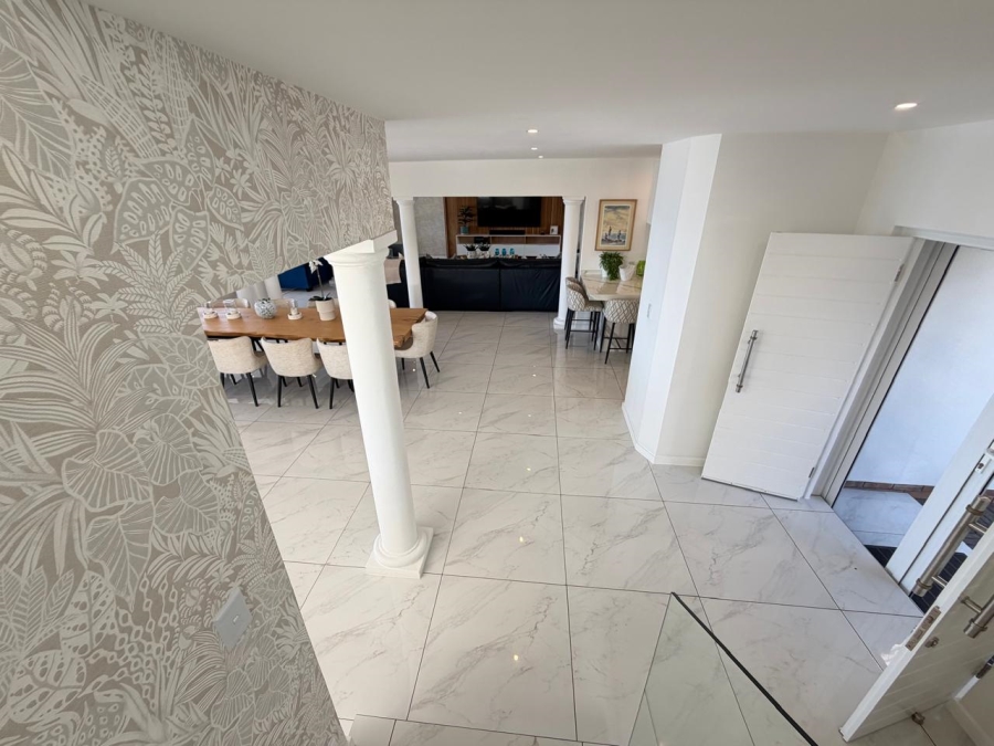 6 Bedroom Property for Sale in Willard Beach KwaZulu-Natal