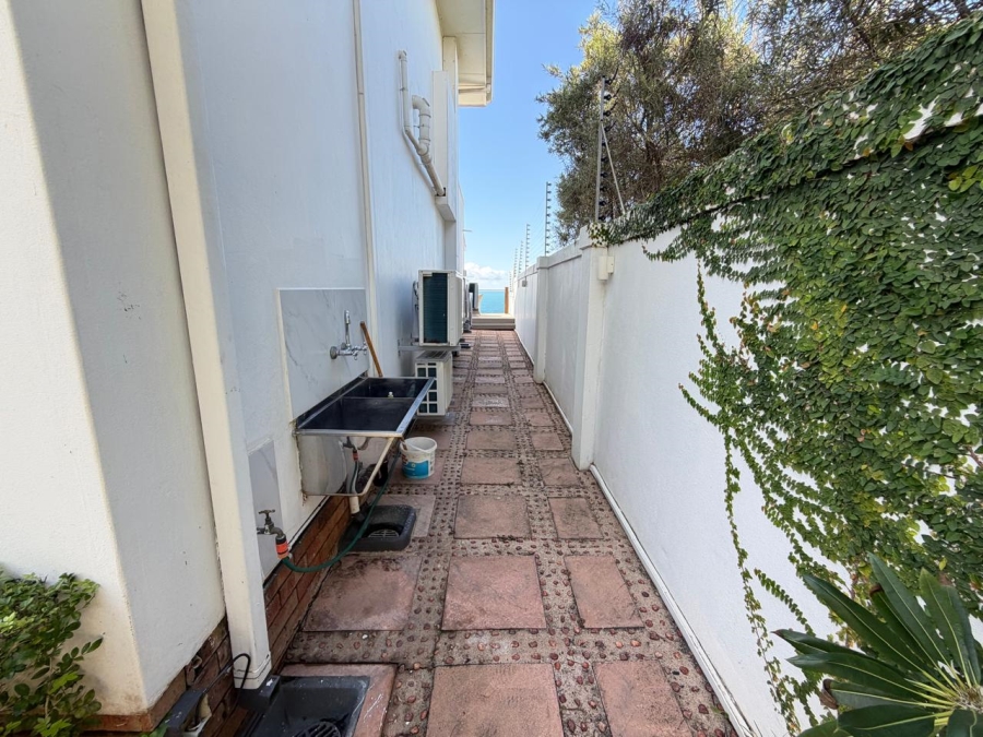 6 Bedroom Property for Sale in Willard Beach KwaZulu-Natal