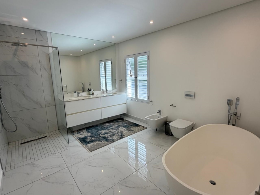 6 Bedroom Property for Sale in Willard Beach KwaZulu-Natal