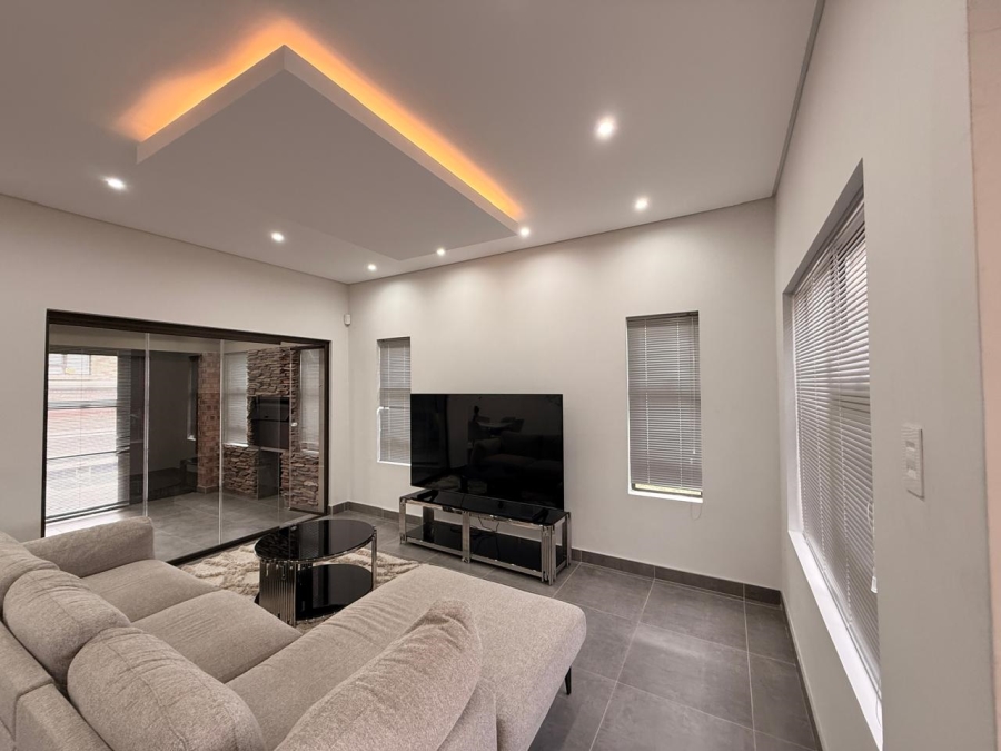 3 Bedroom Property for Sale in Schuinshoogte KwaZulu-Natal