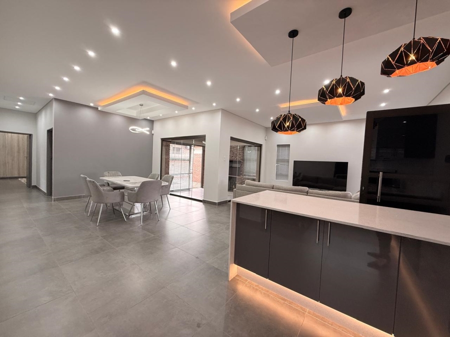 3 Bedroom Property for Sale in Schuinshoogte KwaZulu-Natal