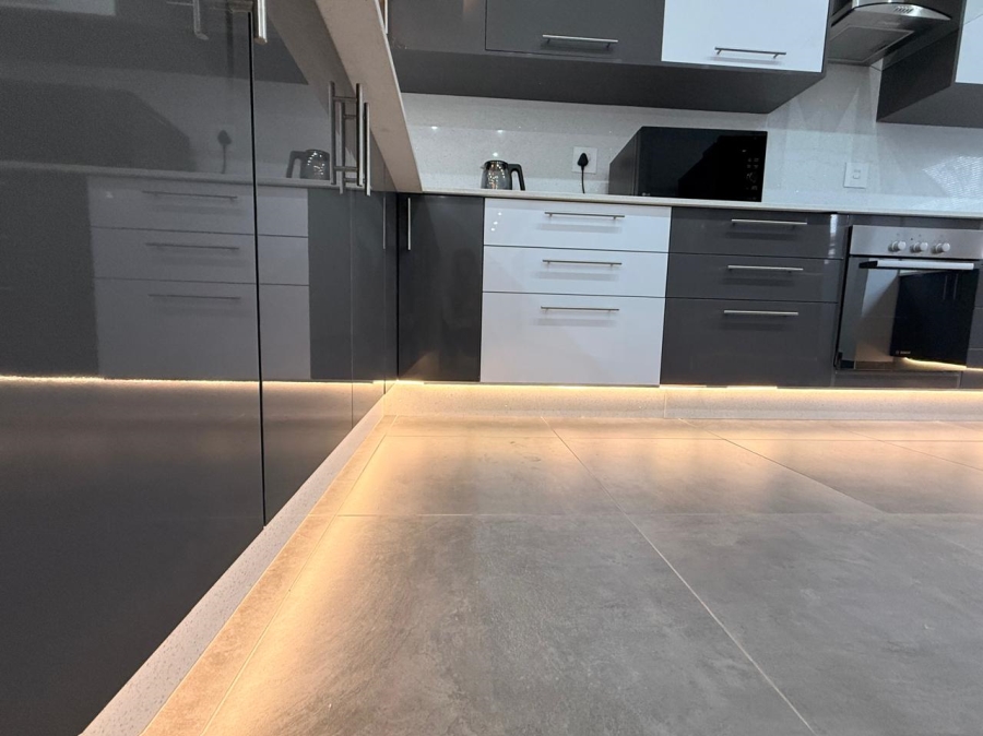 3 Bedroom Property for Sale in Schuinshoogte KwaZulu-Natal