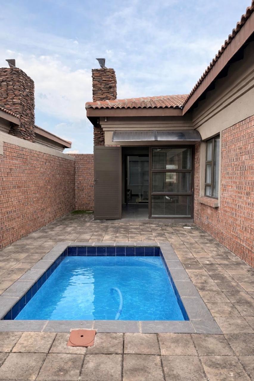 3 Bedroom Property for Sale in Schuinshoogte KwaZulu-Natal