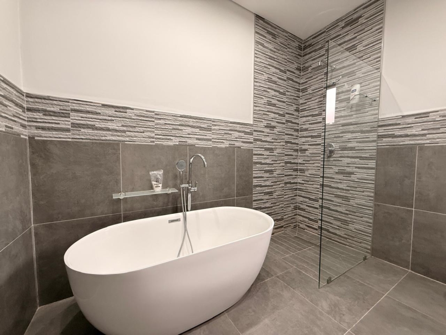 3 Bedroom Property for Sale in Schuinshoogte KwaZulu-Natal