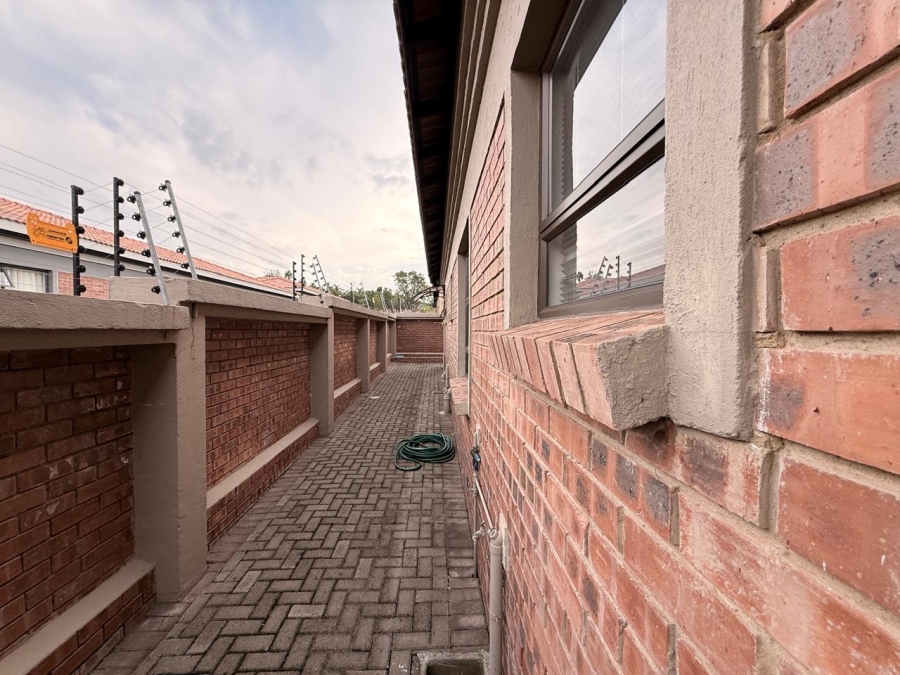 3 Bedroom Property for Sale in Schuinshoogte KwaZulu-Natal