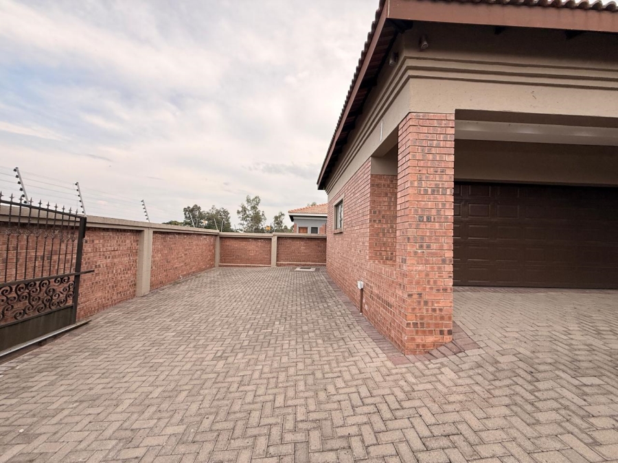 3 Bedroom Property for Sale in Schuinshoogte KwaZulu-Natal