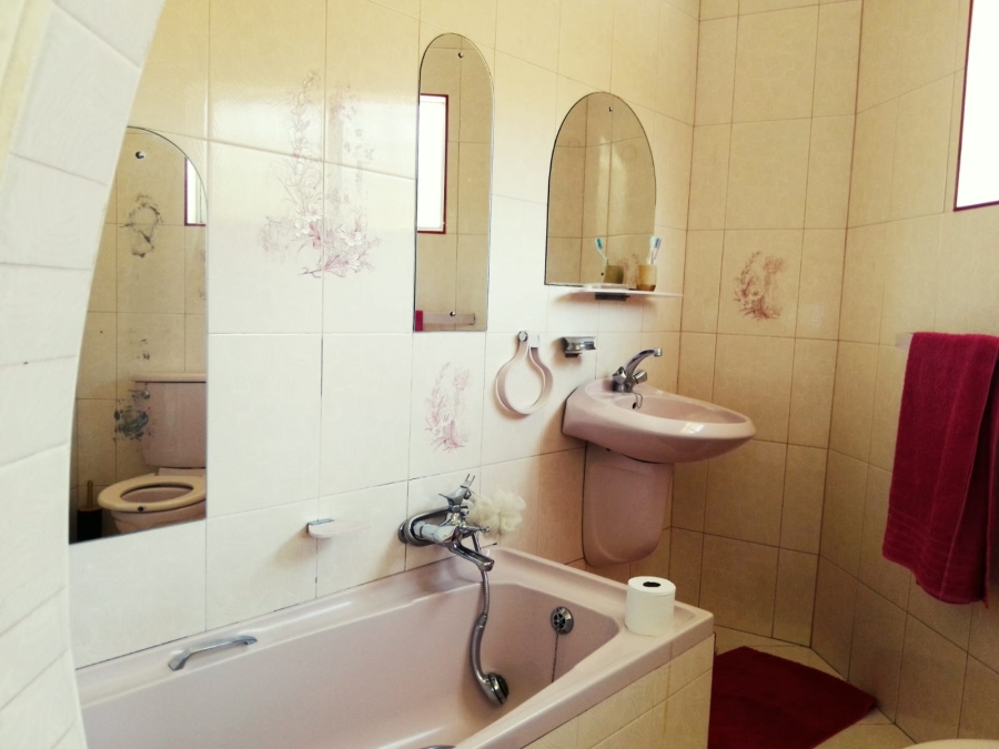 5 Bedroom Property for Sale in Tugela Mouth KwaZulu-Natal