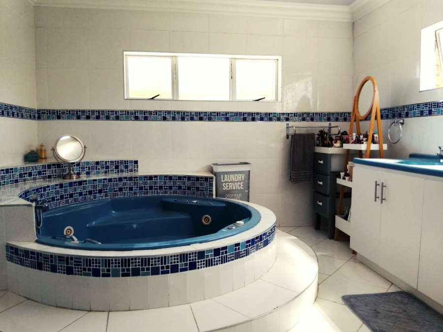 5 Bedroom Property for Sale in Tugela Mouth KwaZulu-Natal