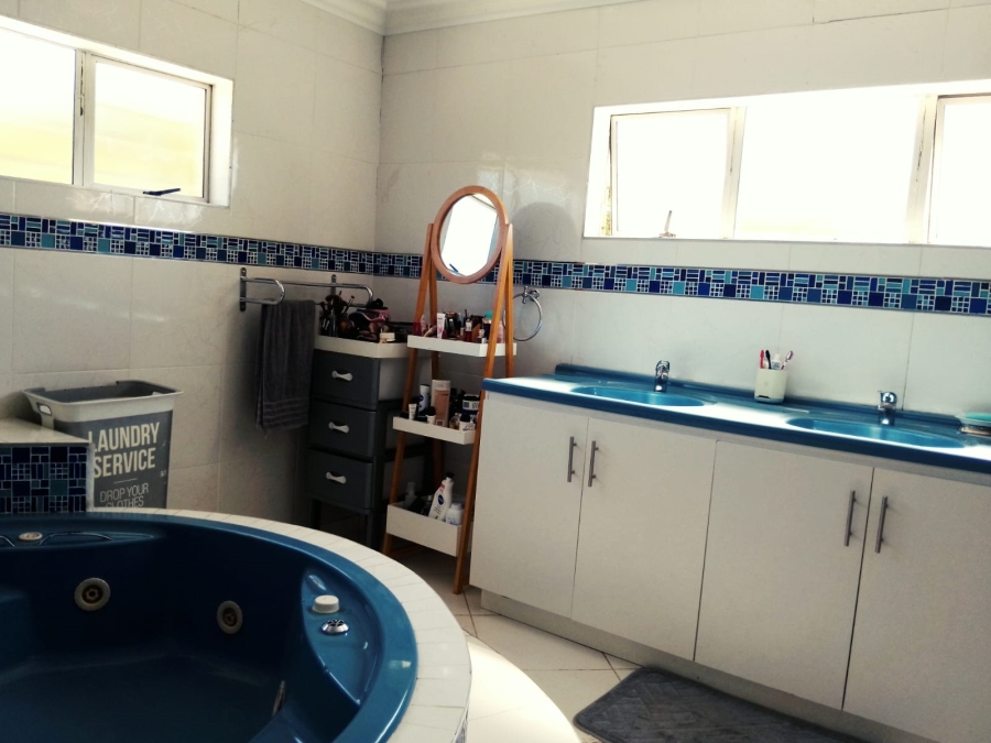 5 Bedroom Property for Sale in Tugela Mouth KwaZulu-Natal