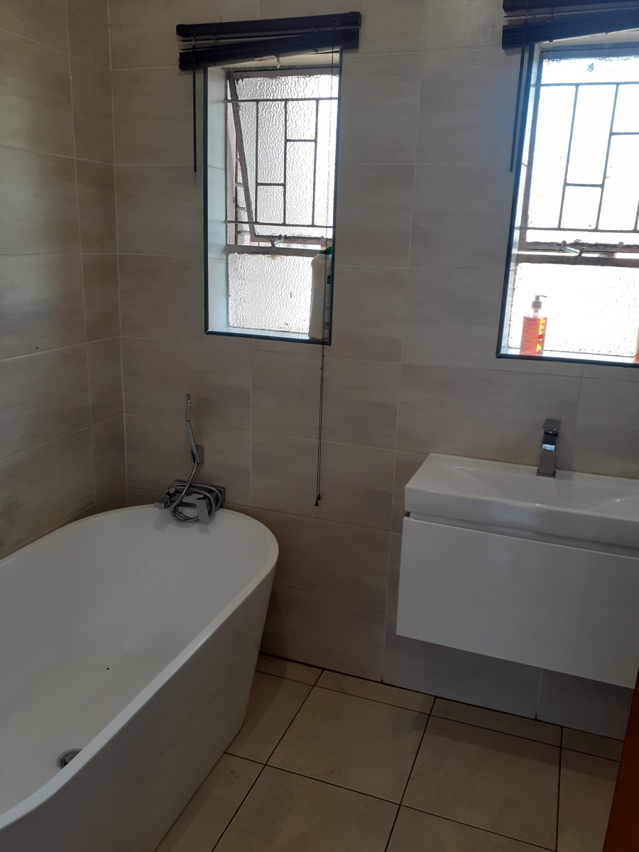 4 Bedroom Property for Sale in Sunnyridge KwaZulu-Natal