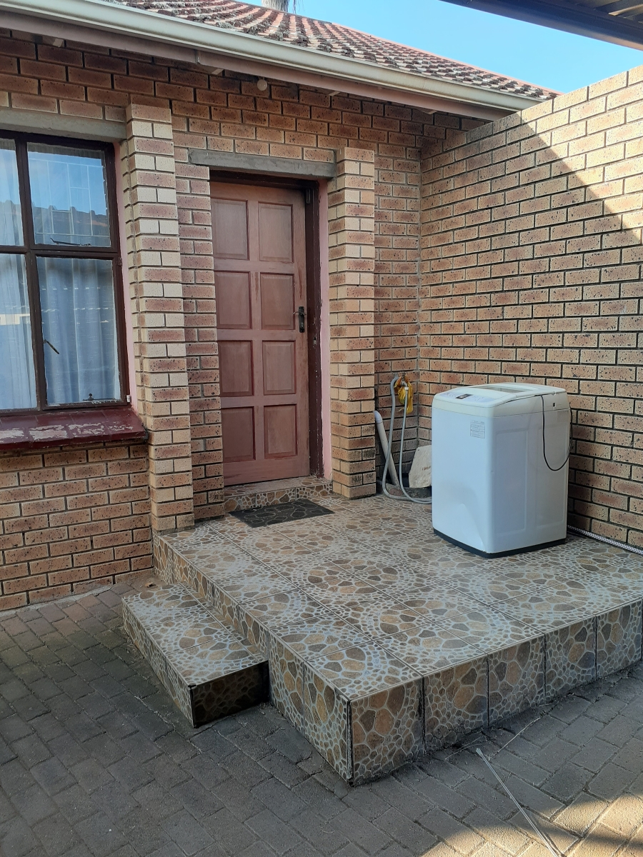 4 Bedroom Property for Sale in Sunnyridge KwaZulu-Natal