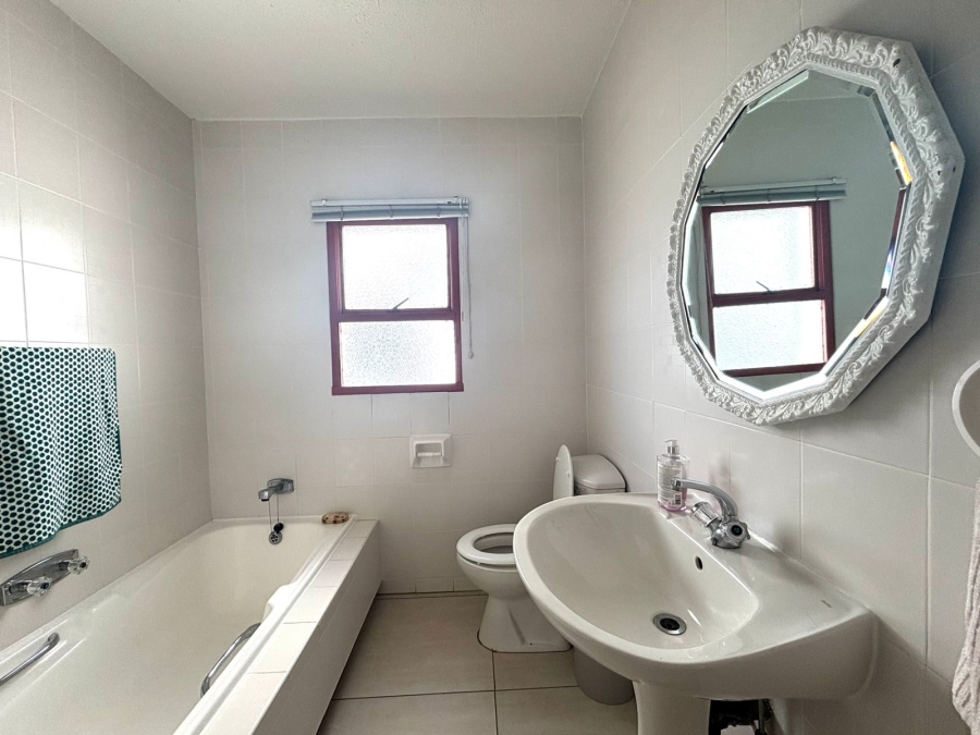 To Let 3 Bedroom Property for Rent in Shakas Rock KwaZulu-Natal