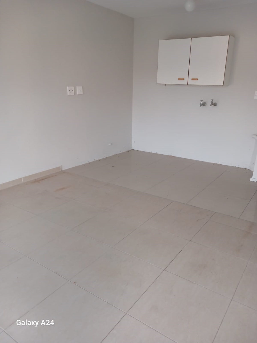 To Let 2 Bedroom Property for Rent in Woodhaven KwaZulu-Natal