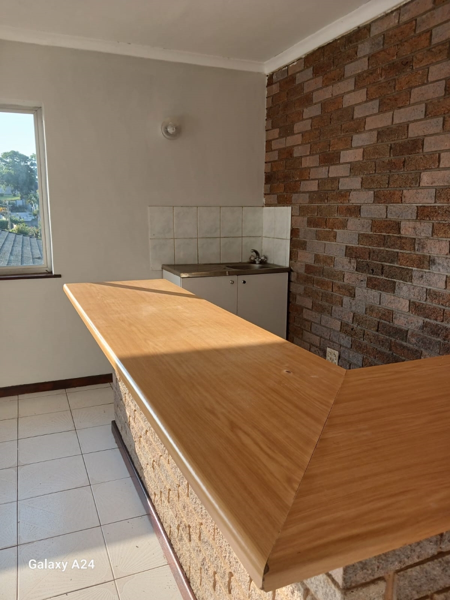 To Let 6 Bedroom Property for Rent in Yellowwood Park KwaZulu-Natal