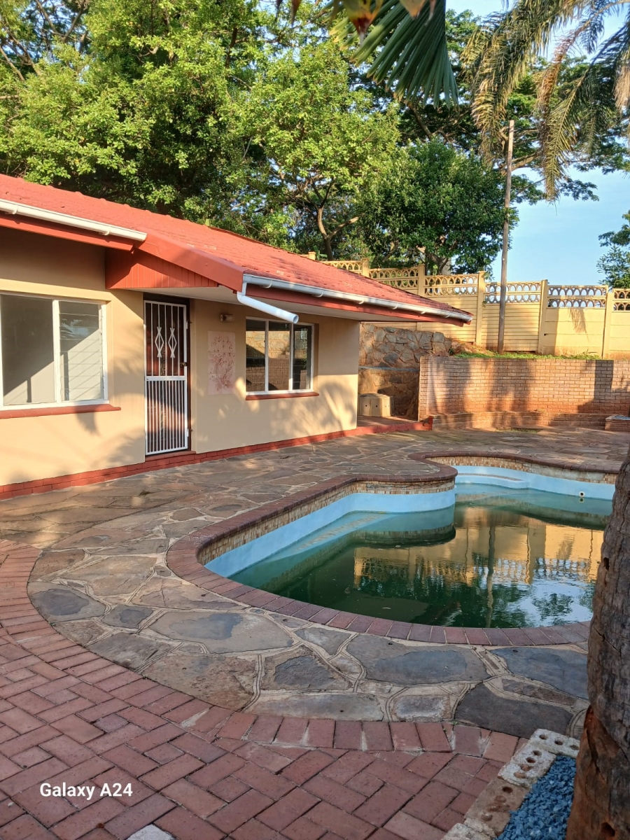 To Let 6 Bedroom Property for Rent in Yellowwood Park KwaZulu-Natal