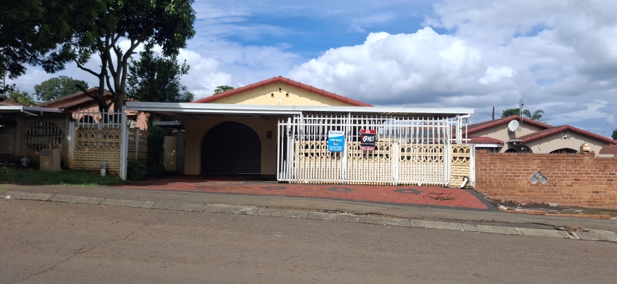 3 Bedroom Property for Sale in Panorama Gardens KwaZulu-Natal