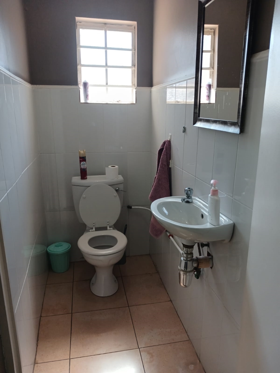 To Let Commercial Property for Rent in Bluff KwaZulu-Natal