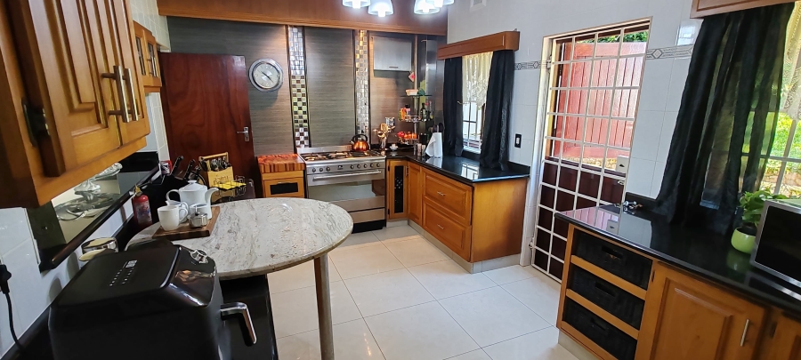 5 Bedroom Property for Sale in St Michaels On Sea KwaZulu-Natal