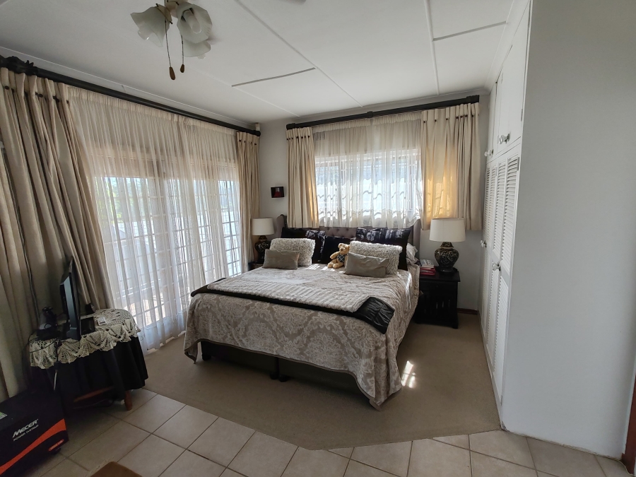 5 Bedroom Property for Sale in St Michaels On Sea KwaZulu-Natal