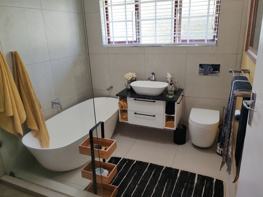 5 Bedroom Property for Sale in St Michaels On Sea KwaZulu-Natal