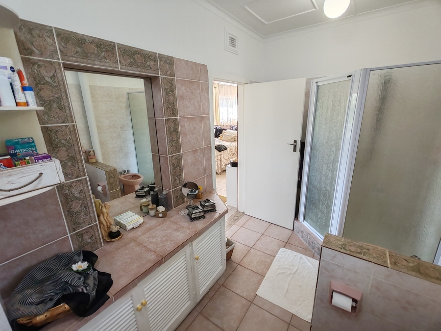 5 Bedroom Property for Sale in St Michaels On Sea KwaZulu-Natal