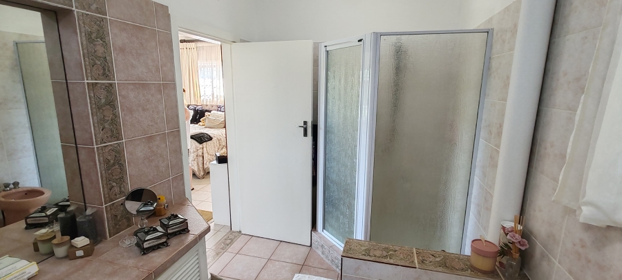 5 Bedroom Property for Sale in St Michaels On Sea KwaZulu-Natal