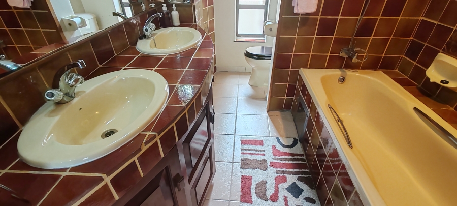 3 Bedroom Property for Sale in Uvongo KwaZulu-Natal
